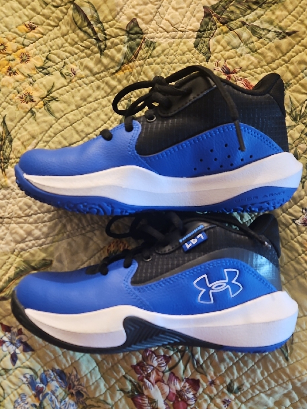 Under Armour Youth Size 1 Shoes